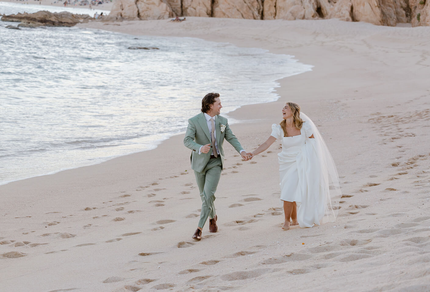 beach wedding ceremony in los cabos