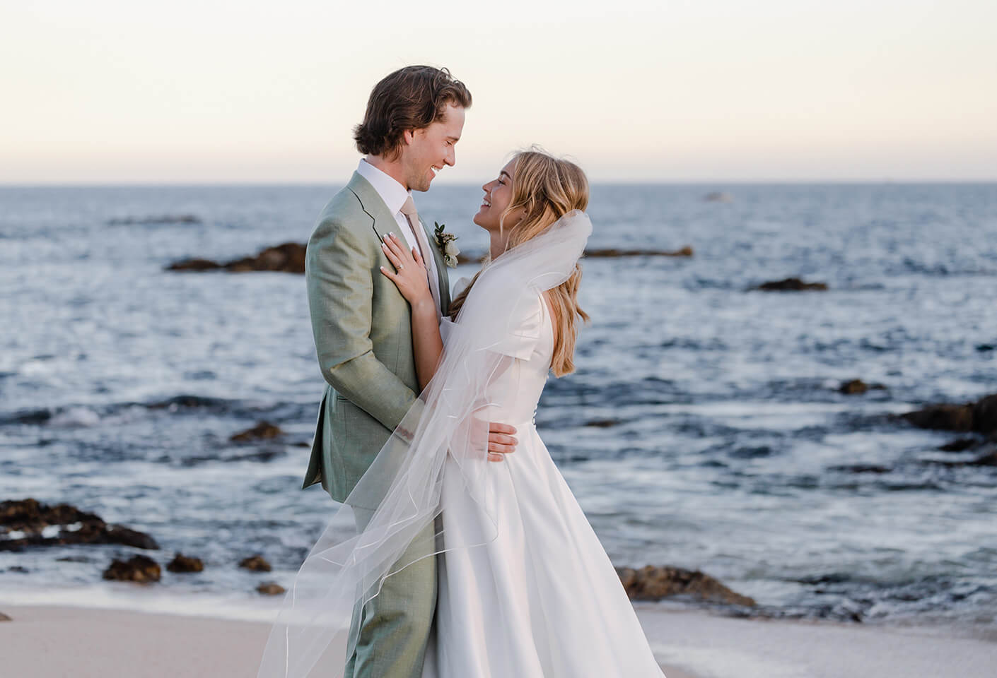 beach wedding ceremony in los cabos